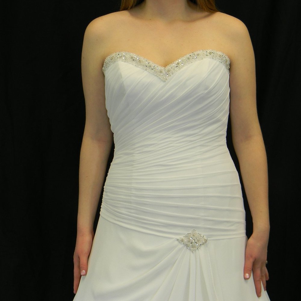 Bridal dress Ivory Lace size 12 chiffon dress NWT